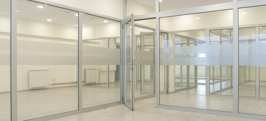 professional office glass partition service in Dubai