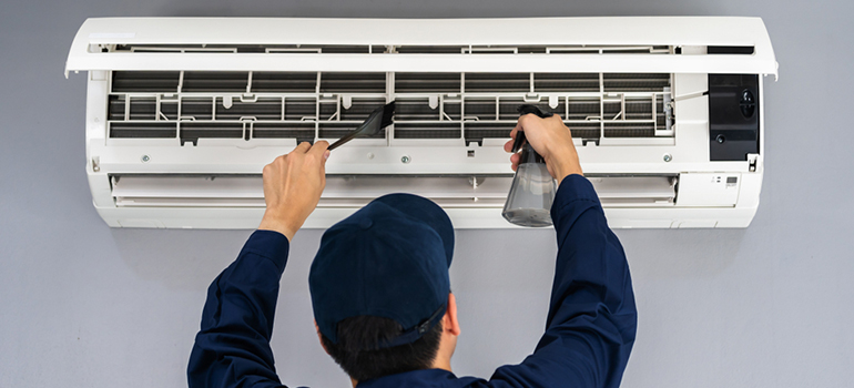 air conditioner is serviced a technician in Dubai